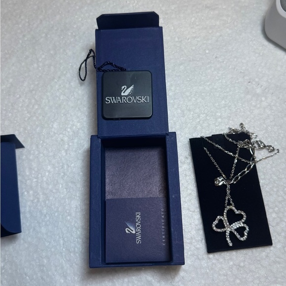 Swarovski Clover Necklace 38557, 42.5cm, , Waterproof, New in a Box - Picture 5 of 12